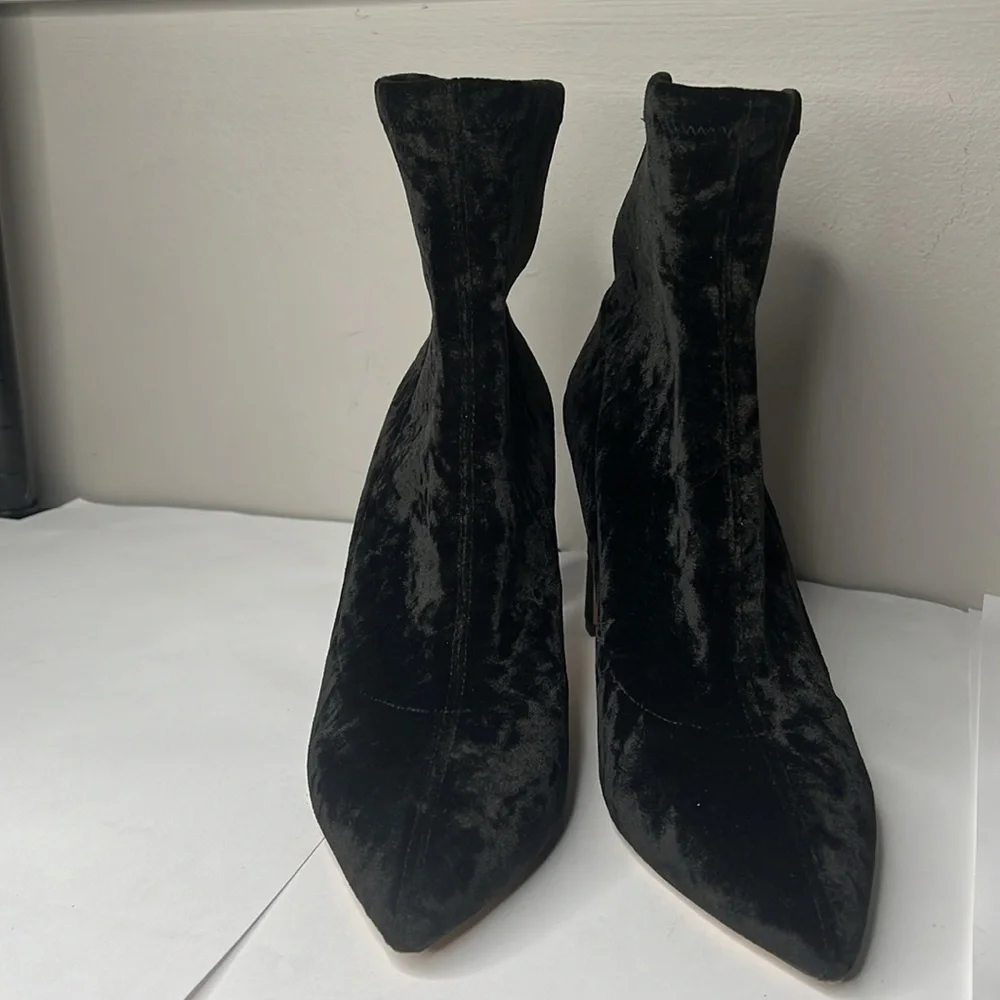 Jimmy Choo 39.5 Louella Black Crushed Velvet Pull On Ankle Boots 3” Heel